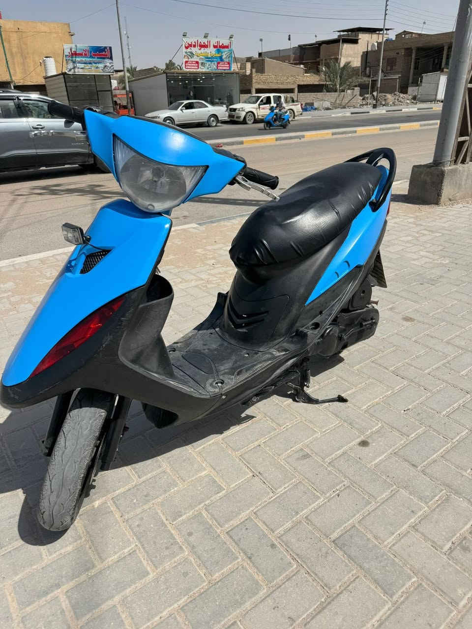 السلام عليكم ماكس عدله للبيع دراجه بلاديه كله شغله من كهربائيات لايتات اشاير اصطاب خلفي كله شغال دراجه برغ ما مفتوح بيهه و ما ماشيه زيرو د اجه مزوده كلاجات رياضي وكزوز رياضي مكينه ما مفتوحه السعرها 1250 بيه مجال مكانه البصره ابو خصيب للستفسار تصال ***********
