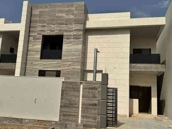 بيع سريع في المرحلة السابعة  وبسعر مناسب
دار  للبيع في مجمع الفاروق السكني ( مجمع عمر الراوي) مكون من خمس غرف نوم  ثلاث غرف سويت وخمس حمامات وكراج وحديقة  
المساحة :300 متر الواجهة : 15 متر النزال :20 متر تقريباً
الشارع : 15 متر  باقي على الاستلام ثلاث  اشهر  
لمعلومات اكثر :
 الإتصال على الأرقام التالية او مراسلة وتس اب       
                     *********** خالد 
                     ***********
