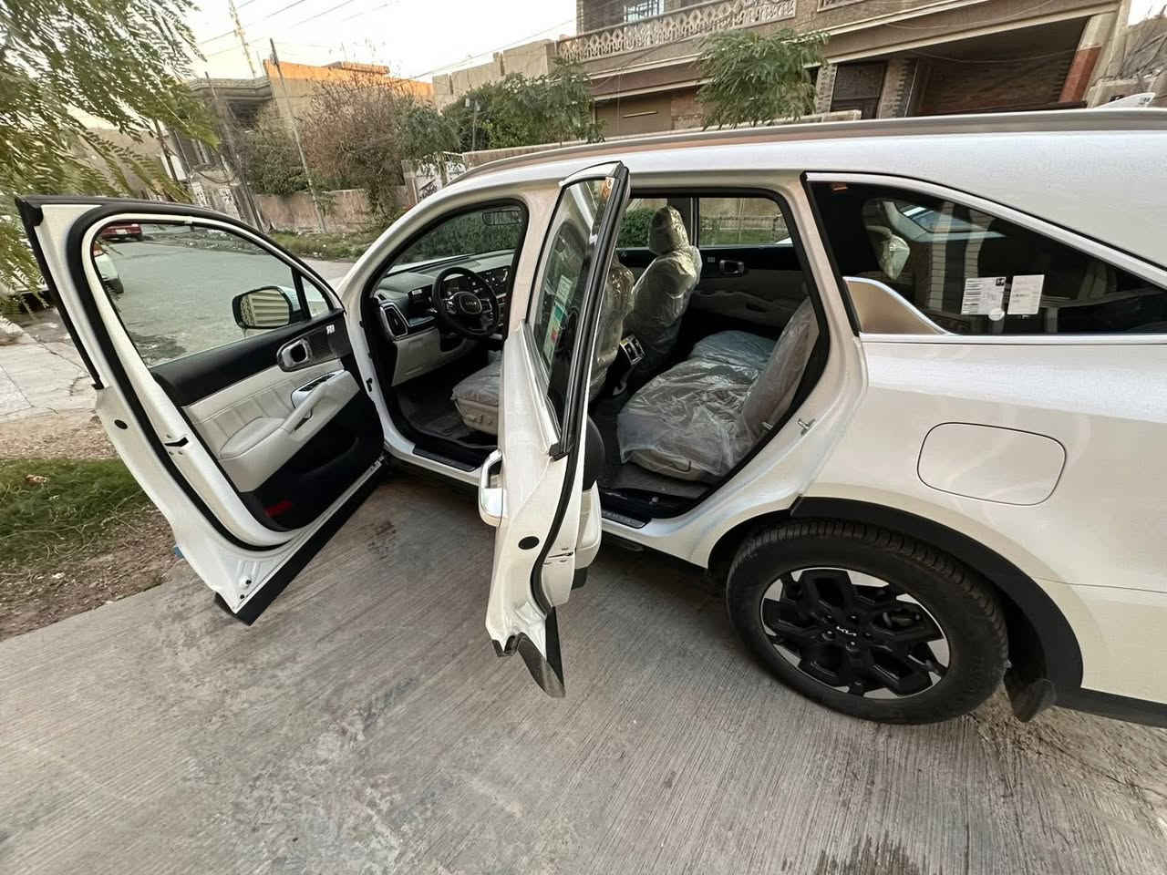 السلام عليكم سورنتو موديل 2025  رقم اربيل ماشيه ١٤ الف وقابله للزياده مكينه 2500فول مواصفات للاستفسار
***********
مكان بغداد
