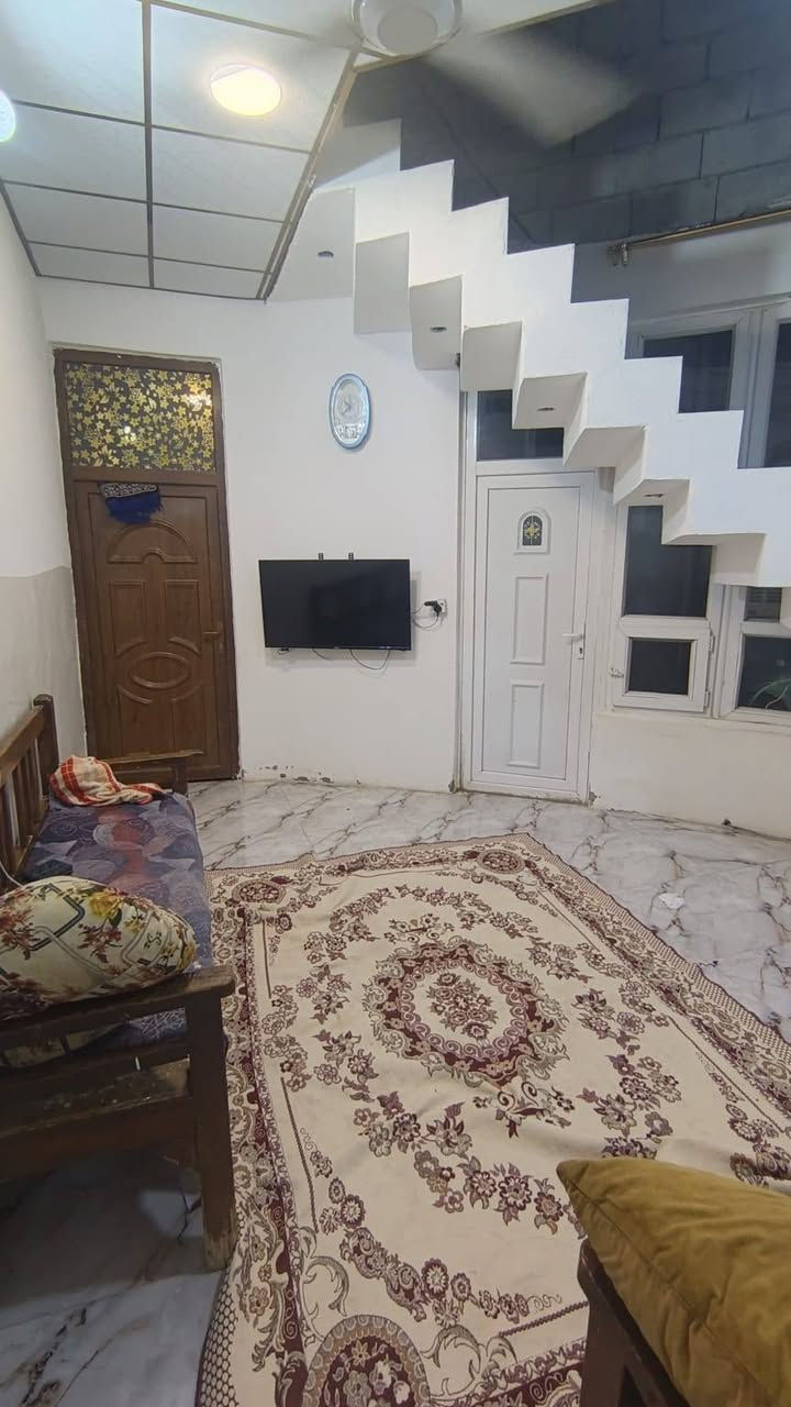 سلام عليكم بيت 100م قاط واحد كاطون رازي مسافه قريبه عن جامع الغفار  السعر 65 وبي مجال لطيبين ***********
