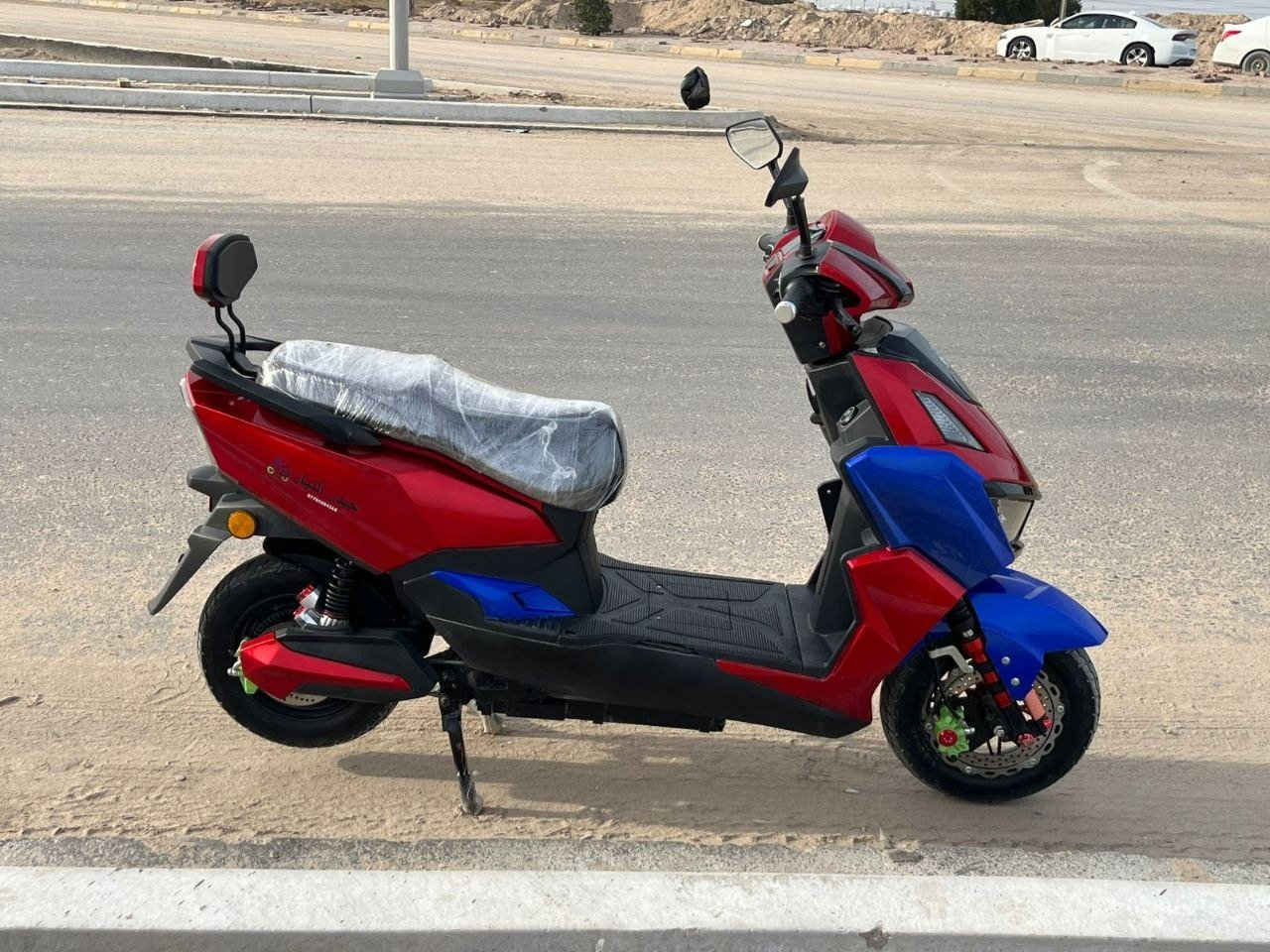 دراجة شحن سكنس حجم كبير ومناسب لكل الاعمار بطارياتها ليثيوم فوسفات الحديد 72 فولت 30 امبير 4 دورات شحن فقط مكانها بصره - زبير تواصل *********** واتساب البصرة, العراق
