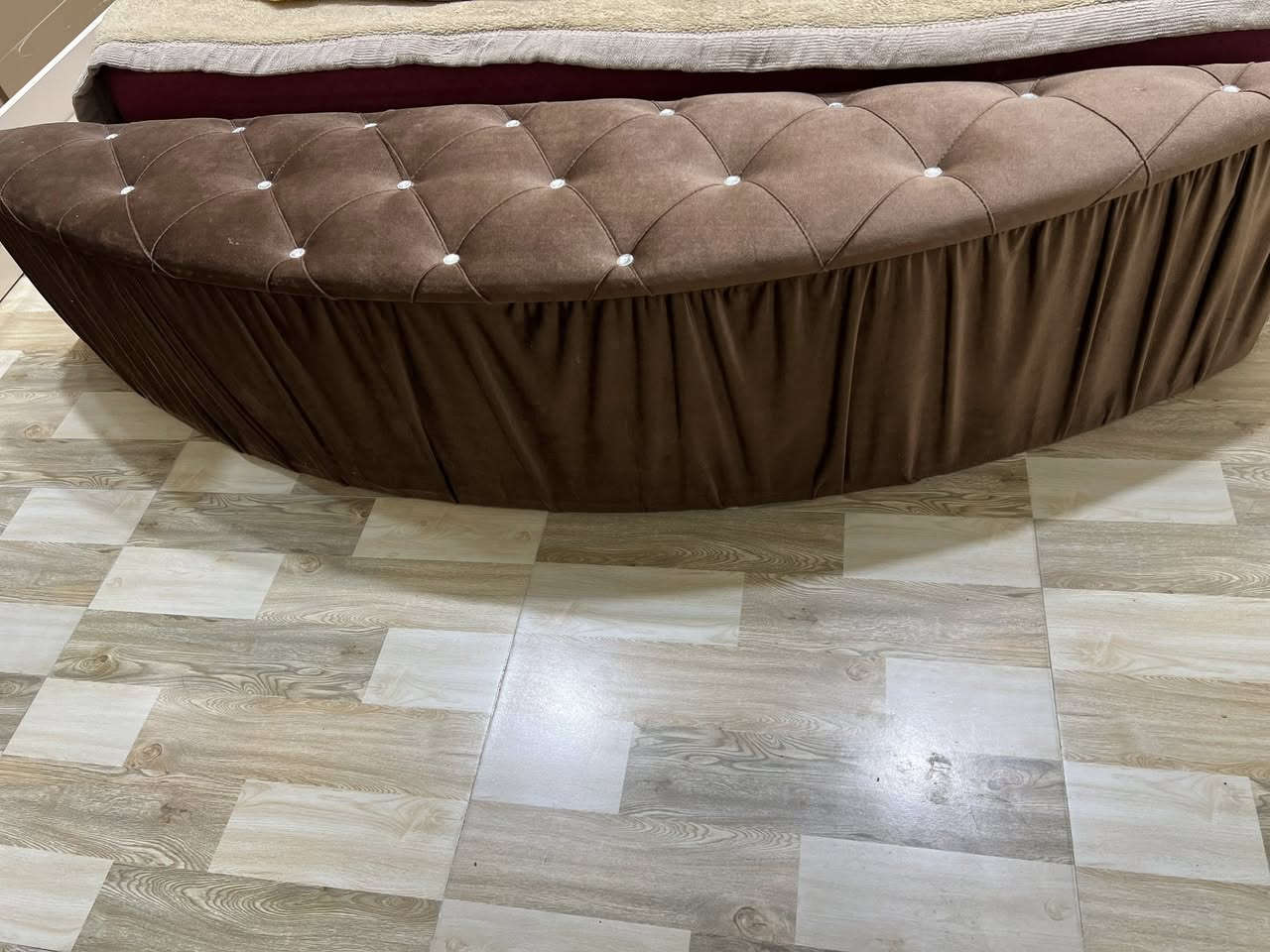 سلام عليكم. غرفه تركي حلوه وشوفت عينك ام 6.  هاي ملحقات غرفه كامله مثل ماتشوف بصوره وبعد انضف 800 وبيها مجال.   ناصريه مركز حي تضحيه.    ***********
