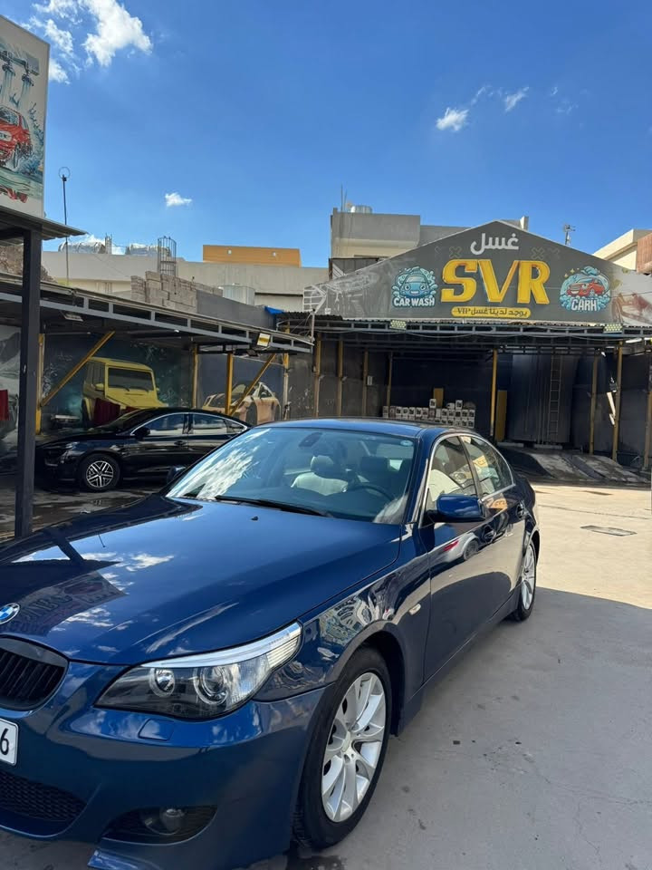 سلام عليكم 
BMW E60 2003
حجم المحرك 520i 6 سلندر 
ماشيه 300 الف 
كير محرك شرط 
تبريد شغال 
دواخل نظيفه جدا 
تايرات جدد 
حداده كله جديد 
هوك بلادي 
فول مواصفات فقط بدون سلايت 
دواخل جلد رصاصي 
كشن هيتر 
تحديد سرعة 
شاشة اعطال 
تبريد قطعتين 
السياره حلوه ماشاءالله 
بدون اي ضرر و بدون تبديل 
كم قطعه مصبوغه للجماليه فقط 
رقم أربيل 
سنويه جديد لحد 2030 
هزه جديد 
السعر  ( 118 ) 
مكان السياره كركوك 

ر. م  ***********

