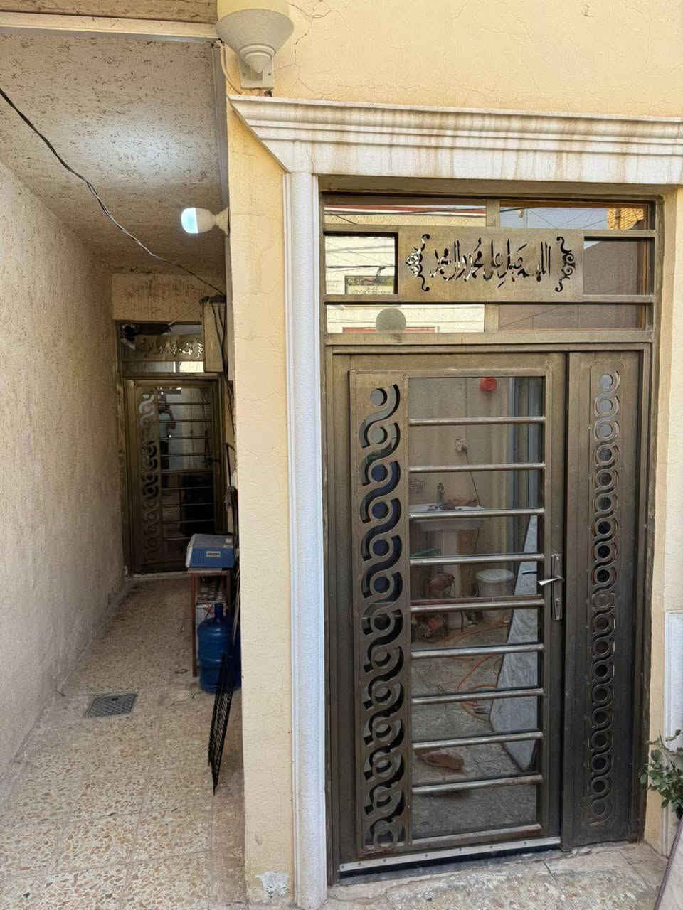 بيت 🏠 للرهن 100م نظيف 
السعر 22

الموقع 📌 الحولي خلف الملعب

 يحتوي غرفه واستقبال مطبخ صاله وصحيات  

@سيد مقتدى
للتواصل 
***********

