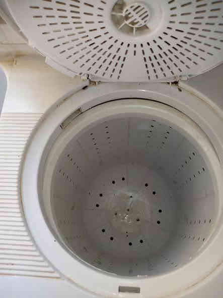 غسالة مستعملة شغالة للبيع السعر ١٠٠ وبي مجال عنوان ثعالبة ورة سيطرة الشعب الشراي  على الرقم ***********
