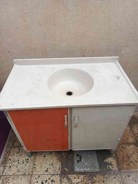 كاونتر3قطع سنك متر والمعلق مترونص سعر200بي مجال عنوان حي التضحيه شارع العلوة***********
