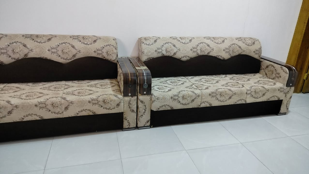 السلام عليكم
قنفات للبيع 5 قطع 2 قنفات كبار وحده وسط و2 كراسي السعر 350


**إذا كنت صاحب هذا الإعلان وتريد حذفه لأي سبب، رجاءا أرسل رسالة إلى الدعم الفني**