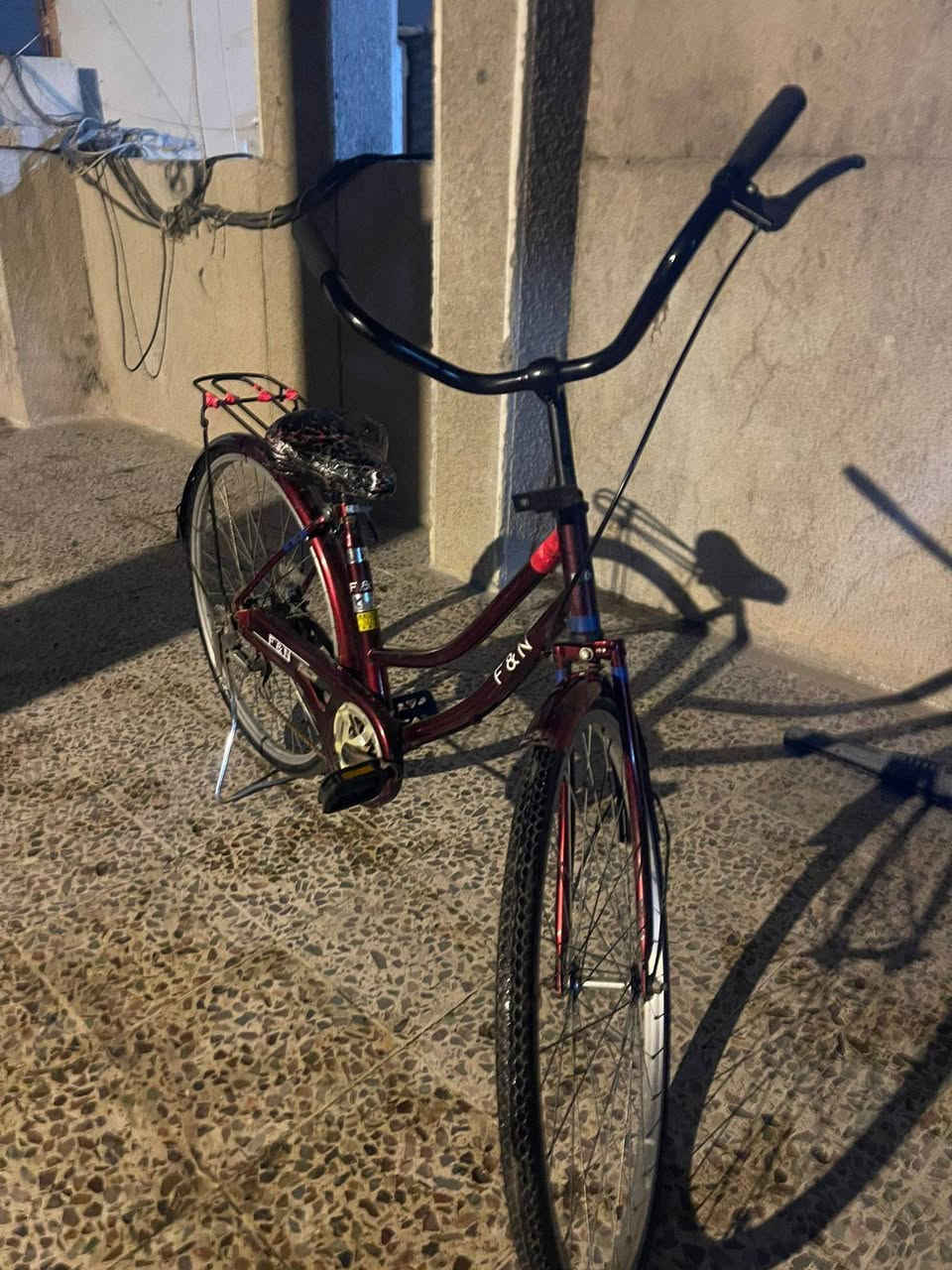 السلام عليكم باسكل للبيع حجم 26 الون ماروني بريك خلفي عكرب ٦نمر السعر ٦٠ وبيه مجال ملاحظة الباسكل مامصبوغ العنوان بغداد الجديدة رقم ***********
