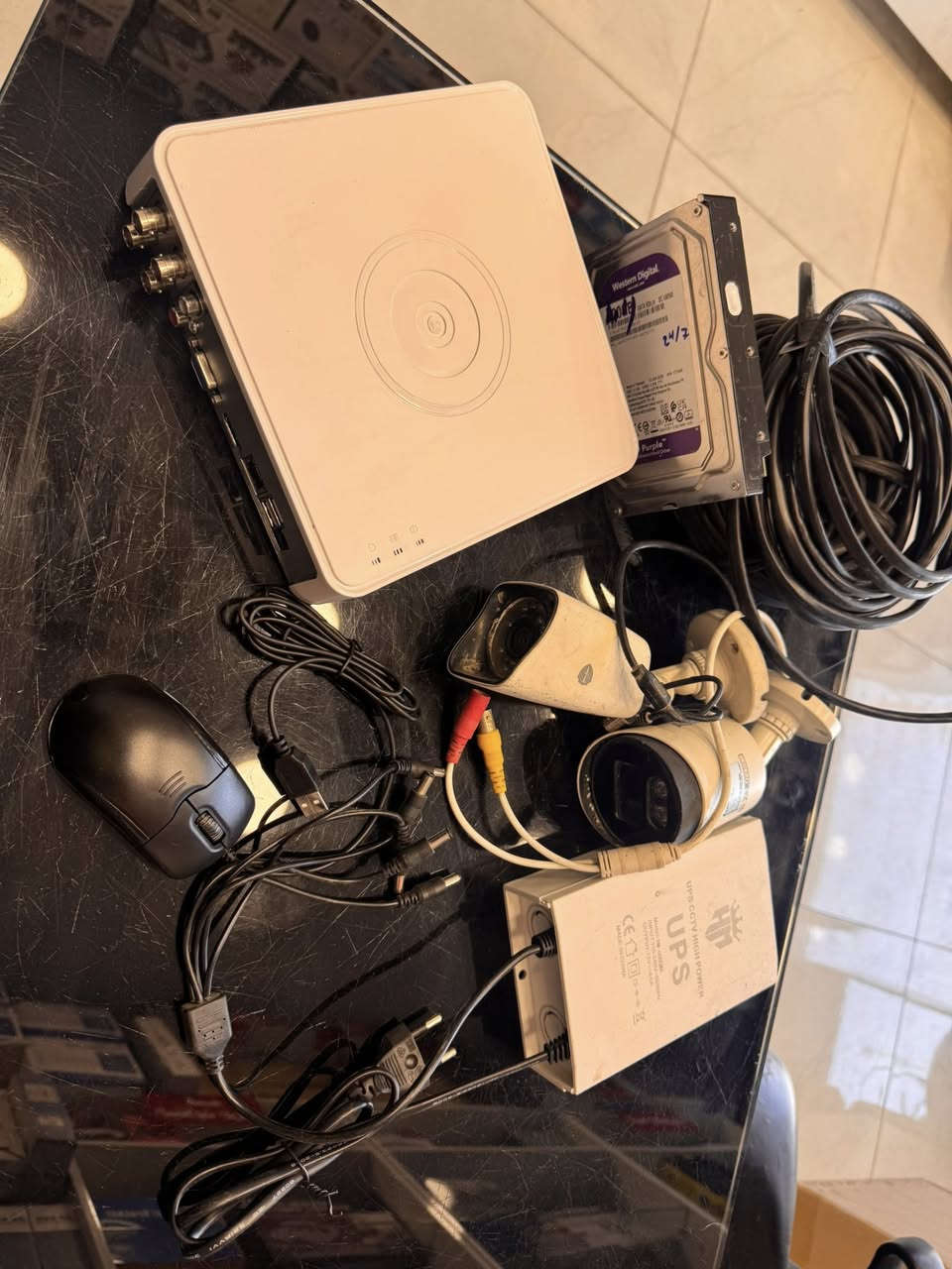 كاميرات عدد2 وجهاز ابو 4 وهارد وكيبلاات ويوبيس وماوس ب75 مع التوصيل


**إذا كنت صاحب هذا الإعلان وتريد حذفه لأي سبب، رجاءا أرسل رسالة إلى الدعم الفني**