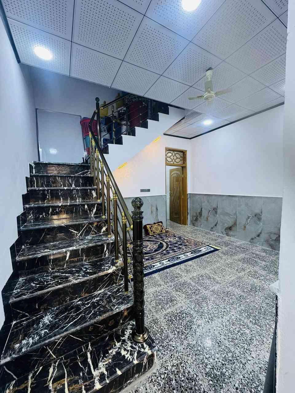 بيت بيع بيت طابو صرف
📐 100م – نجف / مجمع بيتي
مقابل مجمع لميرات
🏠 غرفة، صالة، استقبال، مطبخ
🚿 صحيات (2) + مكشوفة
⚡ جميع الخدمات متوفرة
💰 السعر: 70 مليون (قابل للتفاوض)
📩 استفسار 
***********
