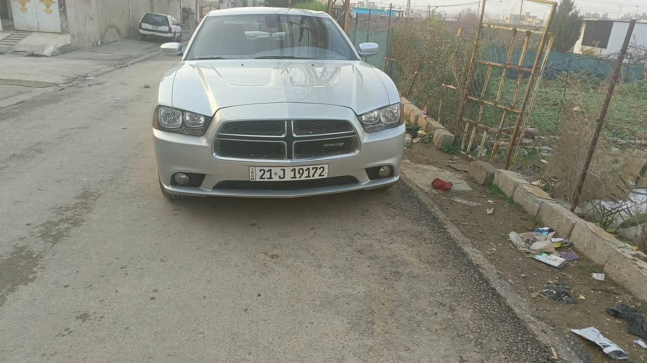 جارجر2012 داخل جلد اسود گير طياره 8نمر دخول ذكي وتشغيل عن بعد فول بلا فتحه السعر 150 وبي مجال للستفسار عل رقم ***********او***********
