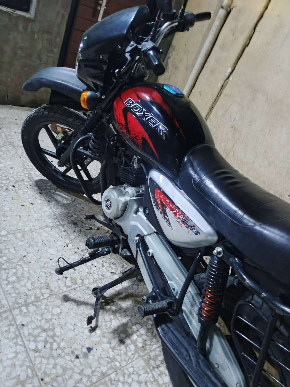 سلام عليكم
دراجه بوكسر موديل 22 شكل 23 صاحبهه واصل للبصمه او واكف الترقيم الدراجه مابيهه اي نقص كامله مكمله او عندي معامله مال الرقم السعر 1500 بيهه مجال 

*********** مكان بغداد
