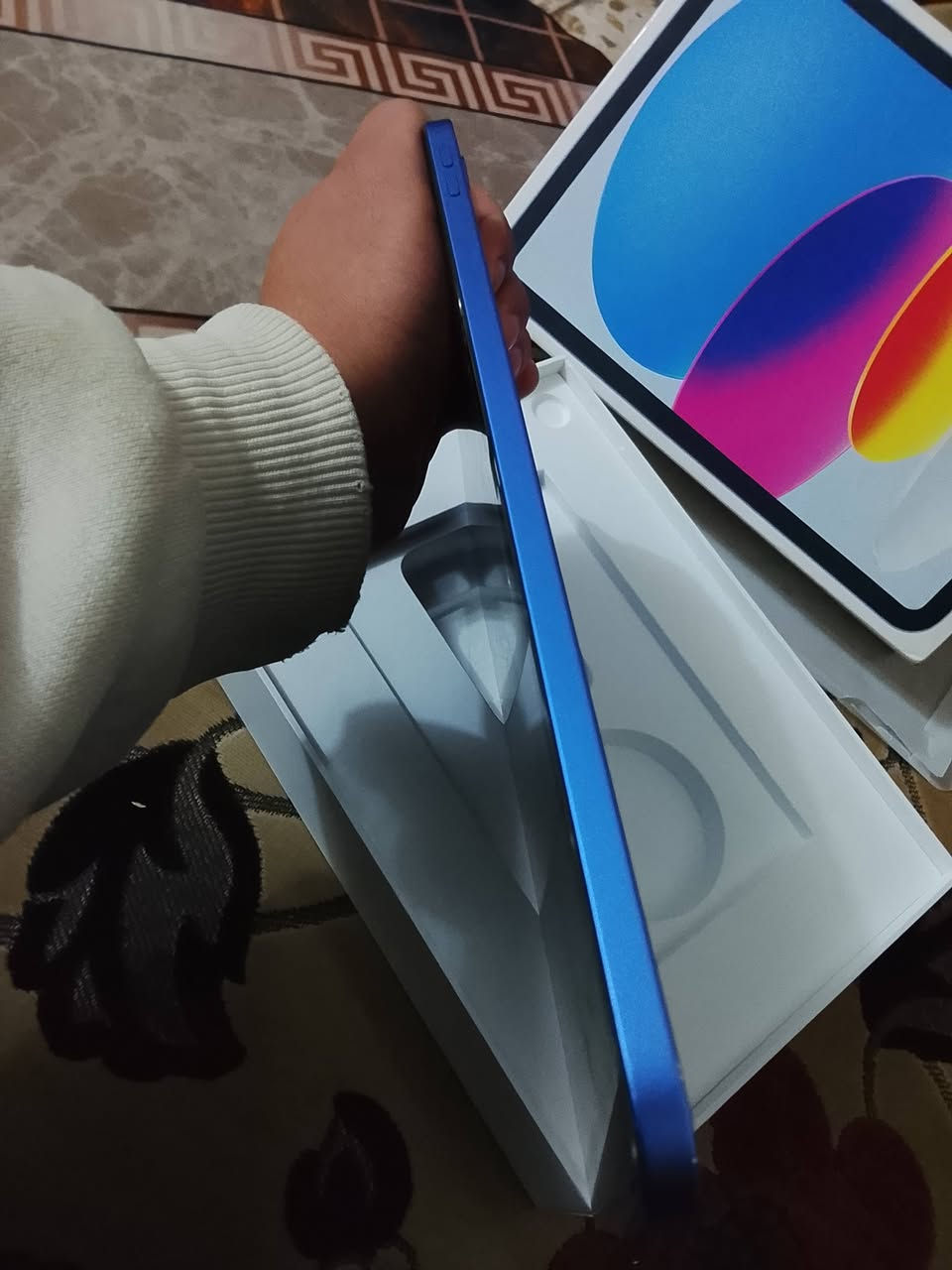 السلام عليكم ورحمة الله وبركاتة
ايباد 10للبيع نضافته 96بل ميه 
بل كارتونه ملتحقاته شاحنه بس 
مراوس ب11برو ماكس او بيع السعر 400 وبي مجال 
العنوان بغداد الدوره (الرقم ***********)بي واتساب
