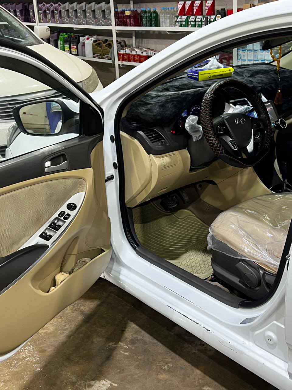 اكسنت ٢٠١٣ خليجي بيها طخات قليله مكفوله من التبديل والفتح بيها الجاملغ الخلفي بدون دواخل استفسار أكثر الاتصال على الرقم *********** علاء الغالبي
