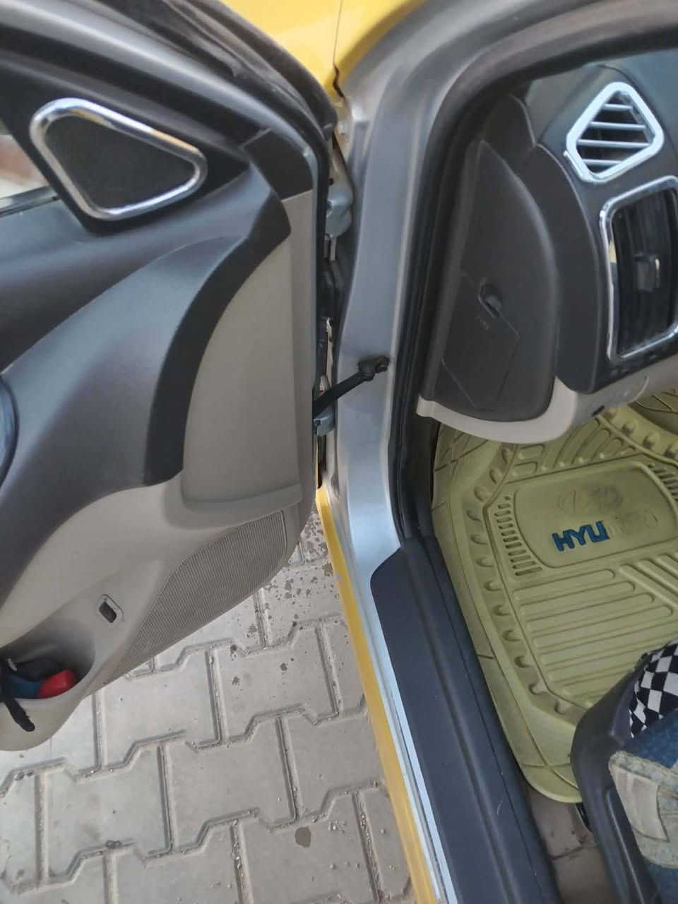 سلام عليكم النتره مقدسه خليجي مكفوله للبيع موديل 2011بغداد بسمي  مصفره مكينه اوكيرخير من الله تبريد ثلج بيه طختين موضحه بل صور سعرهة 95او بيه مجال بصيط  مكاني واسط الكوت حي الجهاد***********/ ***********
