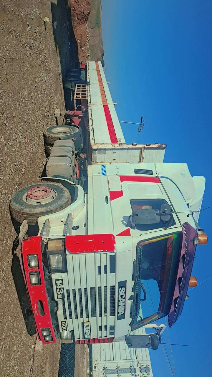 بسم الله الرحمن الرحيم 
النوع السياره . اسكانيا 143. تاك ويل دبل قماره تريله فلات جوانب متحريكه 3 محاور تاك تاير بالون . 42 طن 
موديل 1993. حج محرك 143
مواصفات . تبريد . هاف . كير 3×3. 
عربانه سبرنك جوانب . 80. تاك تاير  بالون كرونا 
كير محرك اكسن قماره شاصي مكفول كفاله عامه شرط 
رقم دهوك تحويل مباشر . حصه كاز 
السعر 170 معا مجال 
عنوان معرض هوار . طريق دهوك موصل جمبور عميريه 
***********
