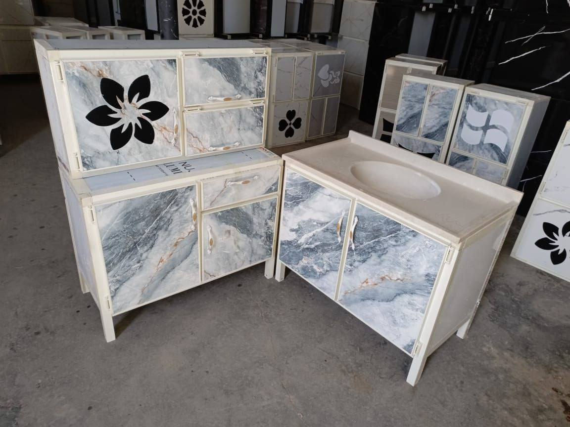 مطبخج زغير هذااا الحل 😍👇
كاونتر قياس متر 3 قطع
السعر 💰180 الف 

للحجز خاص او واتساب 💌 
***********
