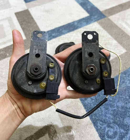 يالله 
سلام عليكم 
للبيع هورنات سيدان 🚘 
فيشة حمرة ١٧٥
فيشة سوده ١٢٥ 
هورنات جدد وشرط الفحص 
***********
