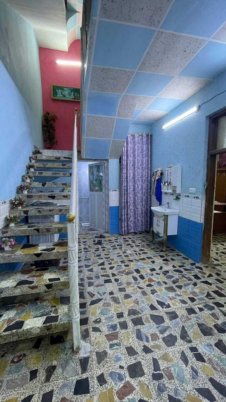 السلام عليكم ورحمة الله وبركاته، بيت ركن للبيع مساحه 150, الواجهيه 10 ونزال 15 يحتوي على 3 مداخل للبيت، استقبالين ومطبخ و4 غرف نوم ويحتوى على 3 خدمات ومنورين وسطحين طابو صرف بناء حديث درجه اولى
العنوان /منطقه حي الانتصار التصنيع  قريب على الشارع العام

للإستفسار /***********
