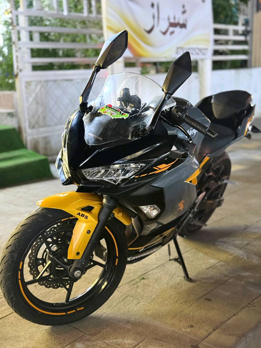Kawasaki ninja
کوردی عربی  
400دو پستن 
2 بستن 
محرک کپس  مکینه کپس 
بریک امامی خلفی abs استاپی پیش پشتون abs
کفرات بدون صبغ  بدون شخط 
 کفر بی عیب بی بویاخ 
تایه پیش پشتوه نوی  تایر امامی خلفی جدید 
اگزوز کاتم  کلشی شغال دراجه ب حالت الوکاله 
هموشتی ئیش دکا ب شرط ل سر دقی خوی ماوه زور نرویشتوه اوروپیه مراوسه هم موجود گورینوش دکم
