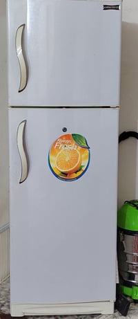 للبيع ثلاجه نظيف جدا بسعر مناسب جدا للاستفسار واتس اب 07875300254 مكان...