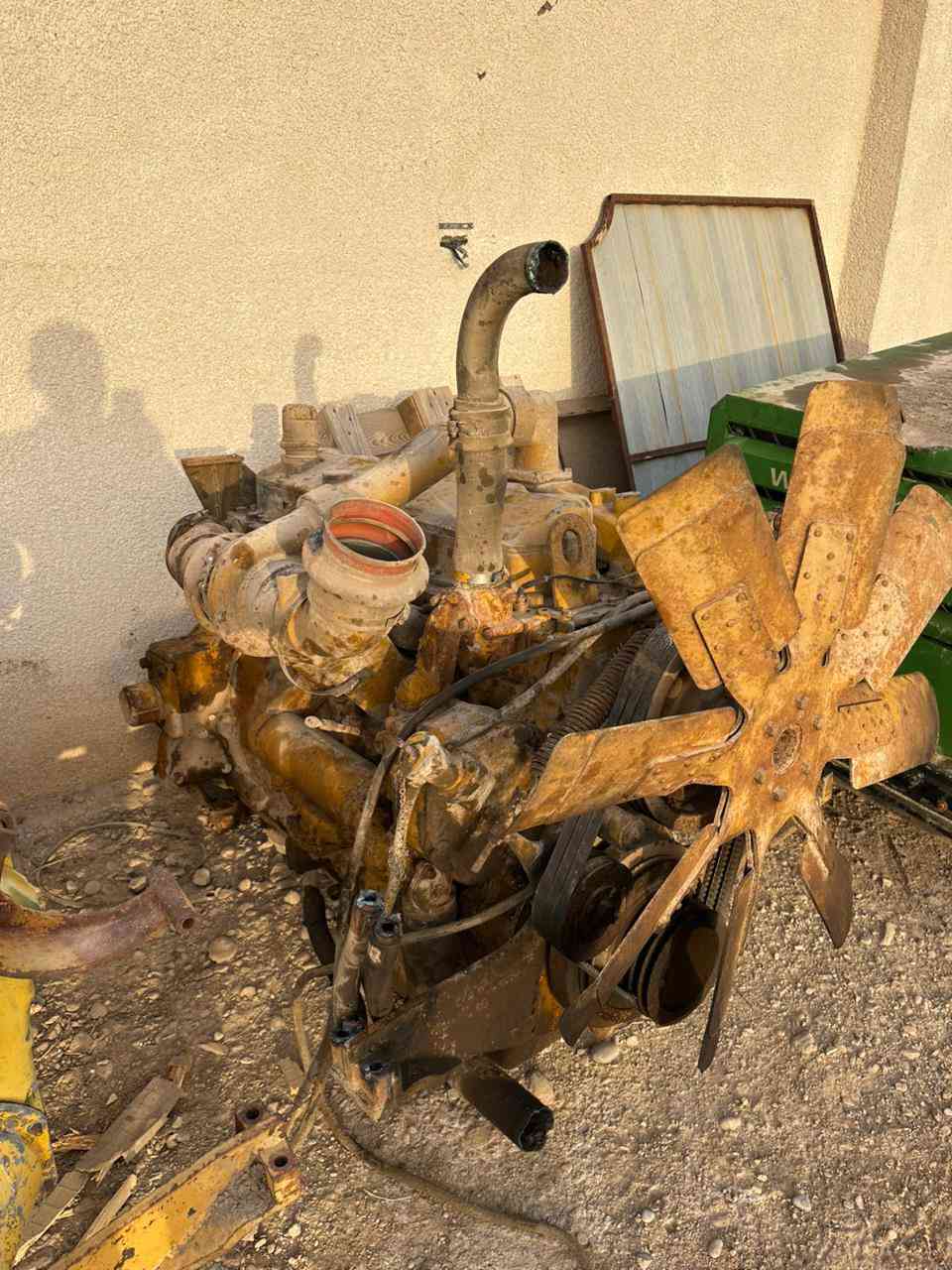 للبيع محرك كتربلر 621 بخاخ شغال جاهز ***********
