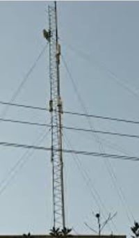 برج 🗼 ارتفاع ٢١ م مستخدم كامل مع ملحقاته سكترات عدد ٥ + عاكسه بدون بطا...