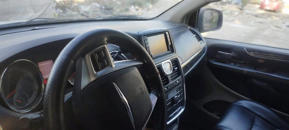 السلام عليكم
دوج كلايسلر موديل 2012

كلين تايتل 

رقم بغداد تحويل ثاني يوم بسمي 

اللون ابيض

فول مواصفات 

✅  بوب الخلفيه كهربائيه 

✅  جنطه كهربائيه 

✅  تبريد 3 قطع 

✅  شاشه كامره 

✅  تحكم ستيرن جهتين 

✅  كشنات جلد 7راكب 

✅  كشنات منفصله

✅  كشنات كهربائيه 

✅  شاشات خلفيه 

✅  تخم تاير جديد 

✅  فئه المحرك 3600  6سلندر 

✅  جام كهربائي امامي خلفي 

✅  وفتح وغلق الأبواب 

جاهزة على اخر حباية

السيارة مال بيت

السياره أمريكي 🇺🇸✈️

السعر 143 وبيه مجال بسيط
***********
