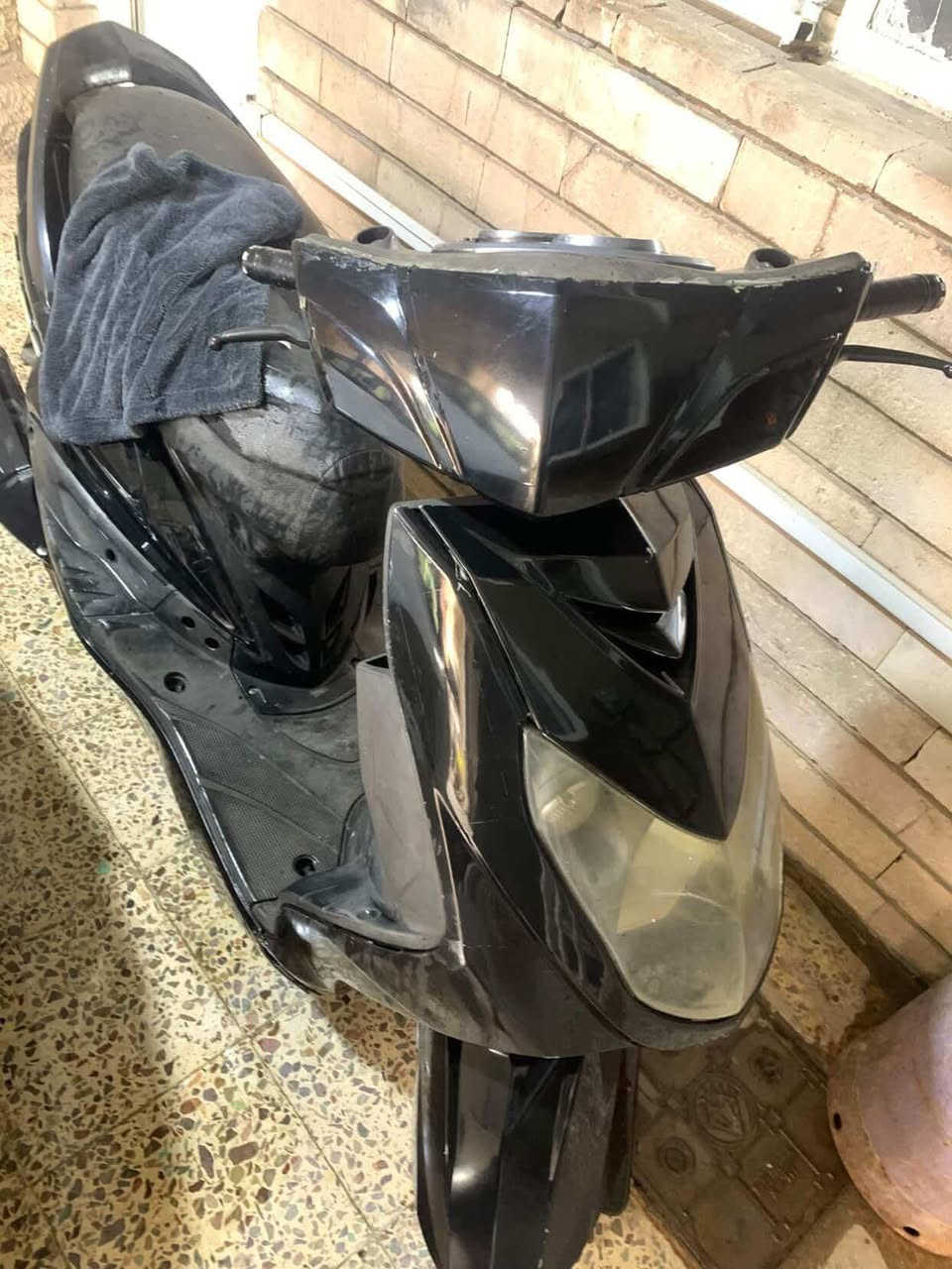 السلام عليكم من رخصة الادمن
سكنس فحل كابريتر 
مكينه خير من الله بالجيس برغي ممفوتح بيها اي فيتر ايعجبك جيبه 
بس كفراتها تعبانه متوازي على بيعتها 
اريد اشتري بوكسر والي عده دراجه كير مراوس عادي اراوس ويا 
السعر 550
***********
