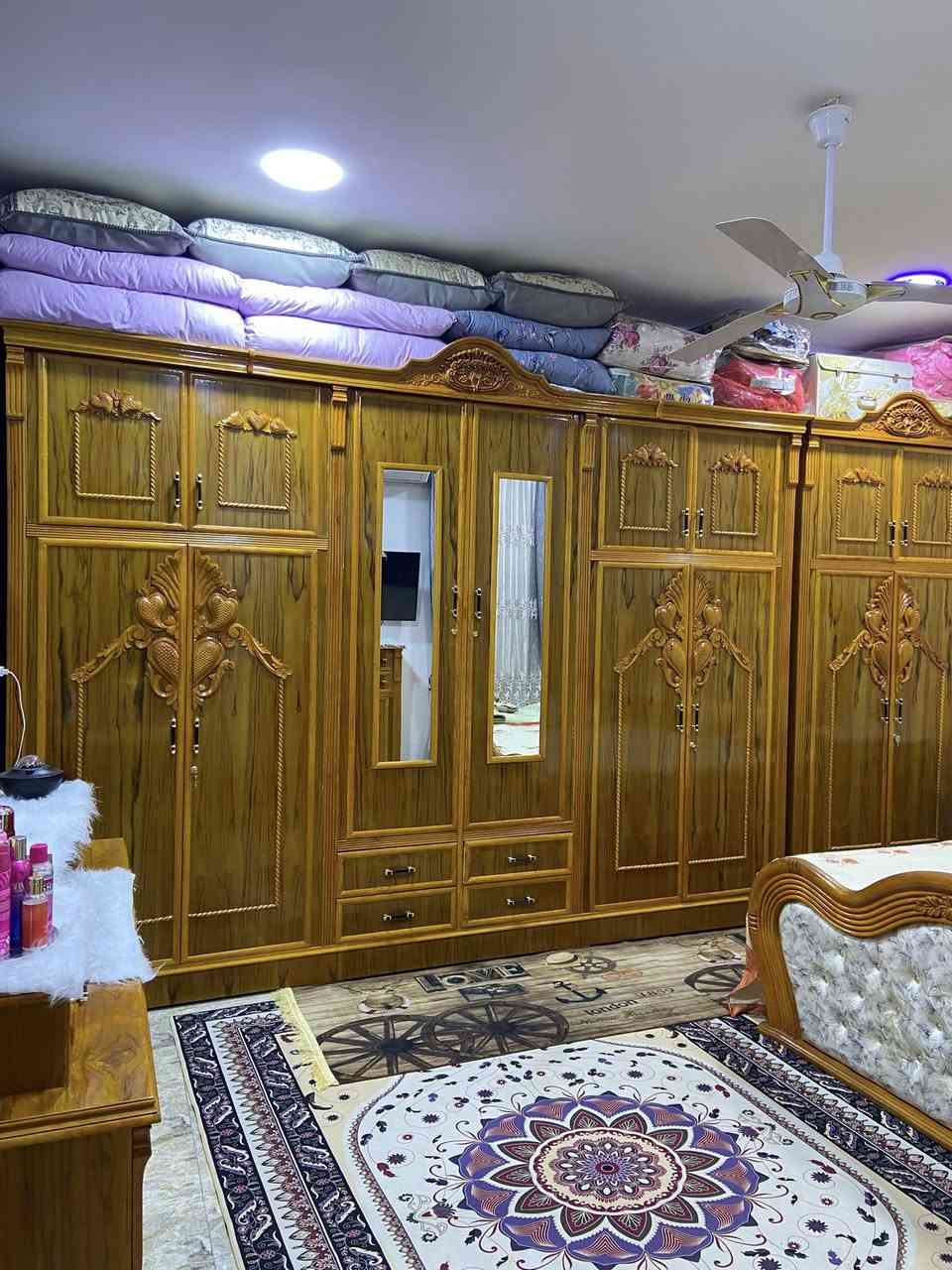 السلام عليكم غرفه خشب عراقي شغل جديد 2025ست بيبان عرض الكنتور 3.5م زاويه ملابس نزال 60س عرض 120 ارتفاع 2.70م واجه 5ملم وداخل 4ملم ضهر جرجوبه دفن  العنوان بغداد السيديه قرب تقاطع درويش رقم  ***********
