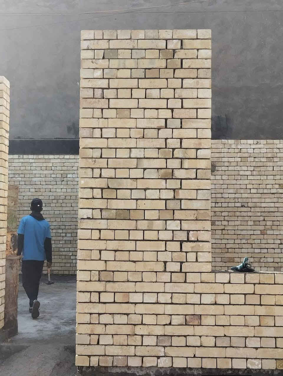 خلفه بناء اشتغل قطعي وعلى الدبل متفرغ حالين ***********
