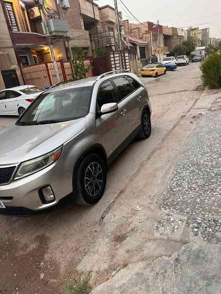 السلام عليكم سورينتو موديل 14مو فول نص فول سياره كامله مابيه نقص غير بس تايراتها شويه تعبانه كير مكينه خير من الله سياره قطعه وحده مبدله هيه البنيد الباقي مكفول مكاني بغداد حي جهاد السعر 165بيها مجال مستعجل للبيع ***********
