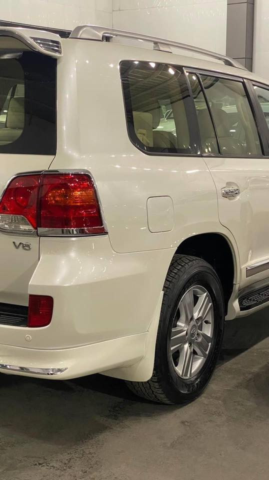 لاندكروز 2013 بريم رقم بغداد مكفولة كفاله عامه حتى الدعاميات  اصلية فول مواصفات 
٨ ايرباك
٣ قطع تبريد
كشن كهرباء
كشن جلد
فتحه سقف  
تخم تاير جديد 
وكل موصفات البريم 
داخله صيانه دهن وفلاتر ما تصرف ربع دينار 
ماشية ١٦٦الف 
مكينة ٦ سلندر ( مكينة وكير بلادي ما مفتوحات ) 
مكان السياره ديالى 
للاستفسار الاتصال على ***********
