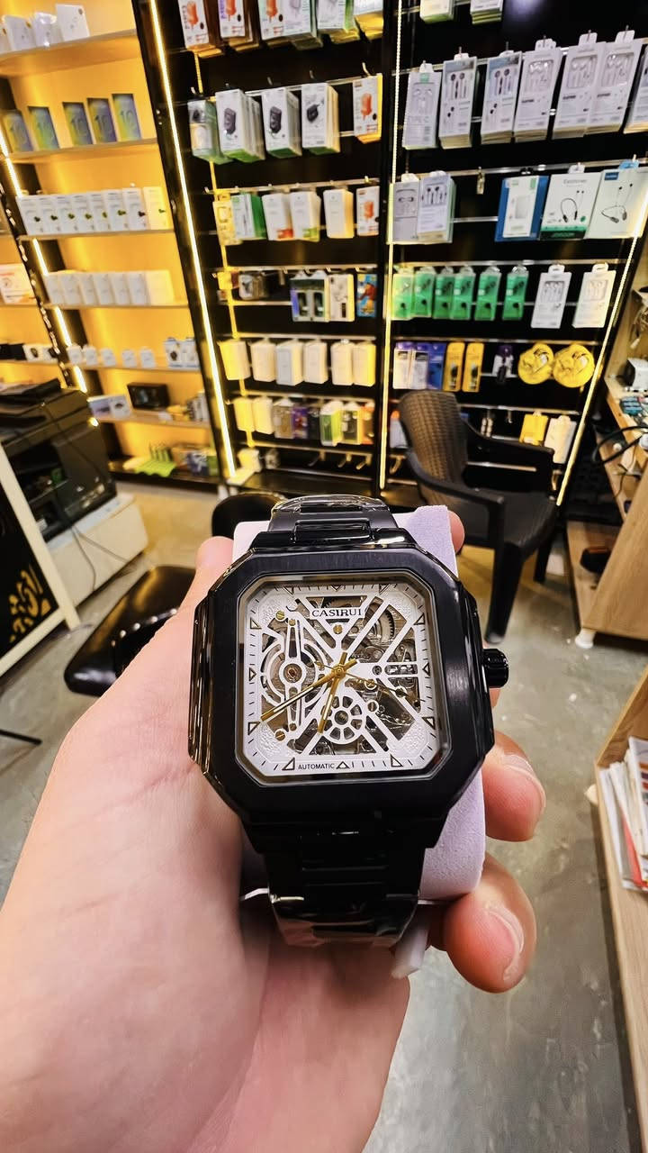 ️ فخامة تلبسها بيدك مدى الحياه 

ساعة أوتوماتيك بتصميم سكليتون عصري يبرز أدق تفاصيل الحركة الداخلية بشكل أنيق وجذاب.
هيكل معدني بلون أسود وألوان مختلفة مع ميناء مفتوح ولمسات ذهبية تعطيك مظهر فاخر يلفت الأنظار بكل مناسبة.

✔️ تعمل بحركة أوتوماتيكية بدون بطارية
✔️ تصميم عصري وشبابي
✔️ مناسبة للطلعات والمناسبات الرسمية

إذا تحب التميز والأناقة… هذه الساعة خيارك المثالي 😎🔥
مكتب الساهر للموبايل

#ساعات #اناقة #موضة_رجالية #اكسسوارات #ستايل #ساعات


**إذا كنت صاحب هذا الإعلان وتريد حذفه لأي سبب، رجاءا أرسل رسالة إلى الدعم الفني**