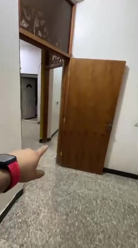 للايجار عندي مشتمل هذى الي،بالفديو / وعندي بيت جبير (٥) غرف نوم طرمه كبيره وستقبال وهول ثلاث مداخل ومطبخ حمامات عدد ٢ واحد جوه واحد طابق الثاني / يرحم والديك هذى بي،واتساب او تتصل ماتواجد نهايا عالفيس ***********
