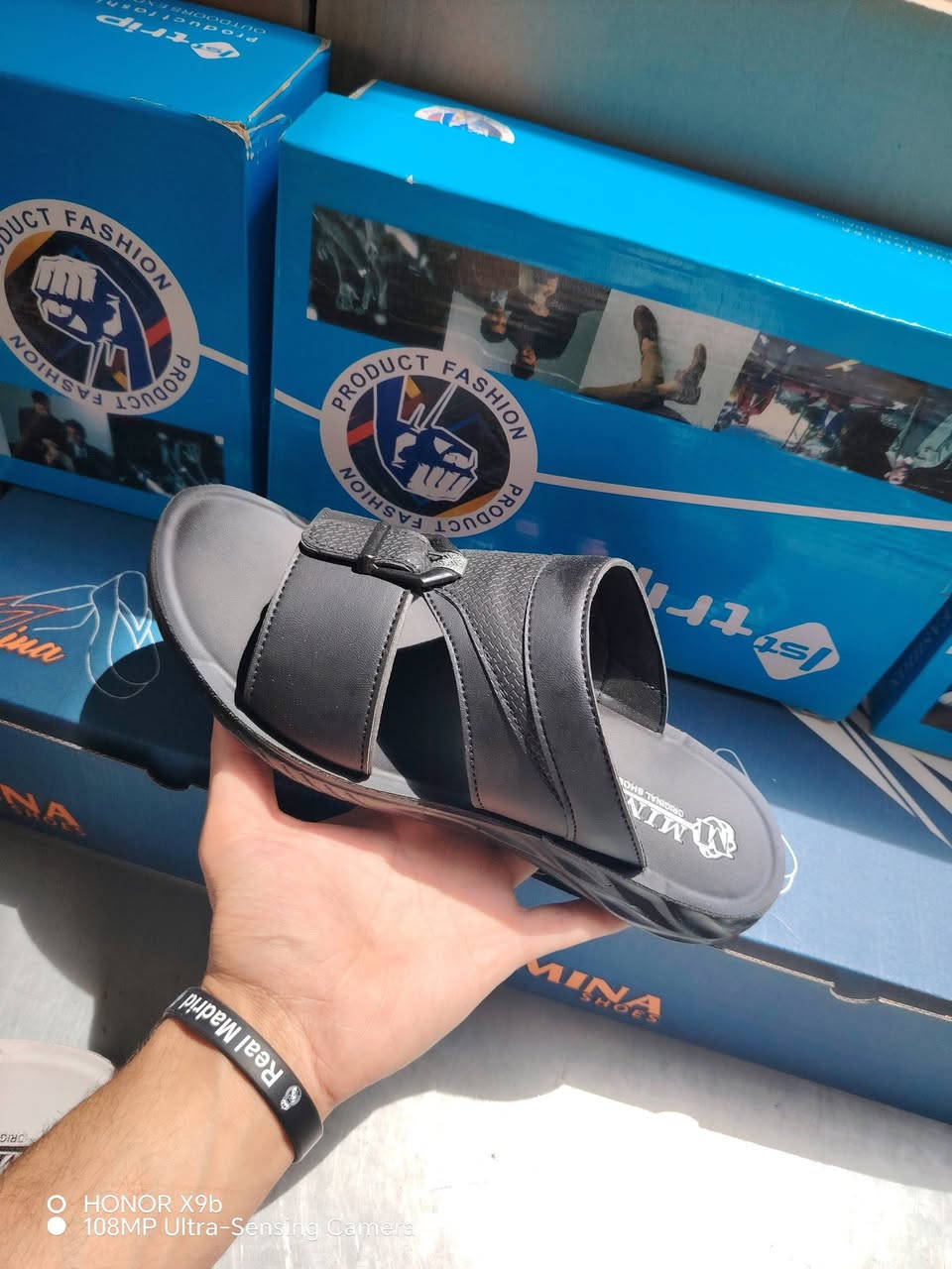 راحة بكل خطوة، وأناقة بكل مكان 👣
شحاطة طبي من MINA تجمع بين الراحة الفائقة والتصميم العملي، مناسبة للاستخدام اليومي وتخفف الضغط على القدم أثناء المشي الطويل.
✨ مريحة
✨ خامة ممتازة
✨ تصميم أنيق
✨ مناسبة للبيت والخارج
💰 السعر فقط 6000 دينار
دلّل رجليك براحة تستحقها مع شحاطة MINA الطبية — جودة وسعر مناسب بانتظارك.

#العنوان موصل  باب جديد قرب صيدلية الحلا داخل القيصرية تحت كافتريا طوكيو 💯 
لايك للصفحة ومتابعته ليصلكم كل جديد
رقم الهاتف للحجز
***********
