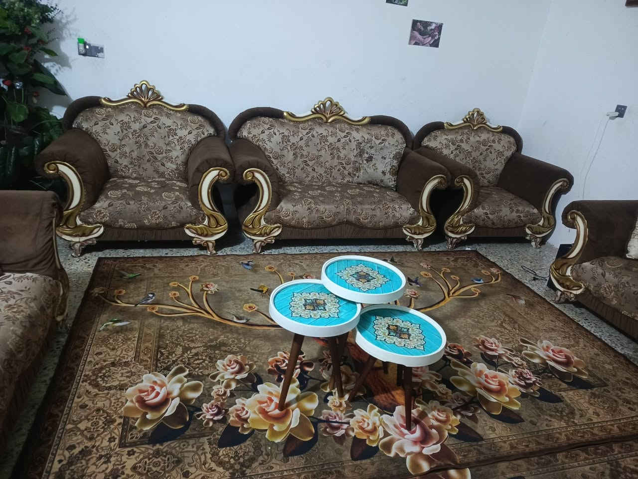 السلام عليكم تخم لبيع 10مقاعد سعر 400وبي مجال ***********
