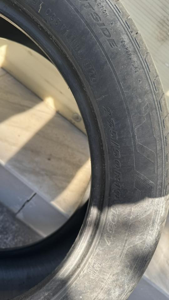 للبيع زوج حجم 235/50/19 نوع نكسن نظافة مثل مموضح بالصور السعر45الف الزوج مكاني بغداد رصافة ***********
