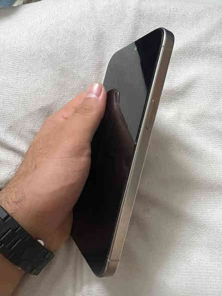 سلام عليكم 15 برو ماكس امبدل ضهر ليزر فقط تليفون نضيف جدا وكلش حلو ذاكره 256 بطاريه 87 يجي ويا باكيت وكيبل سعر (مليون) وبي مجال عنوان بغداد سيديه // هـ***********
