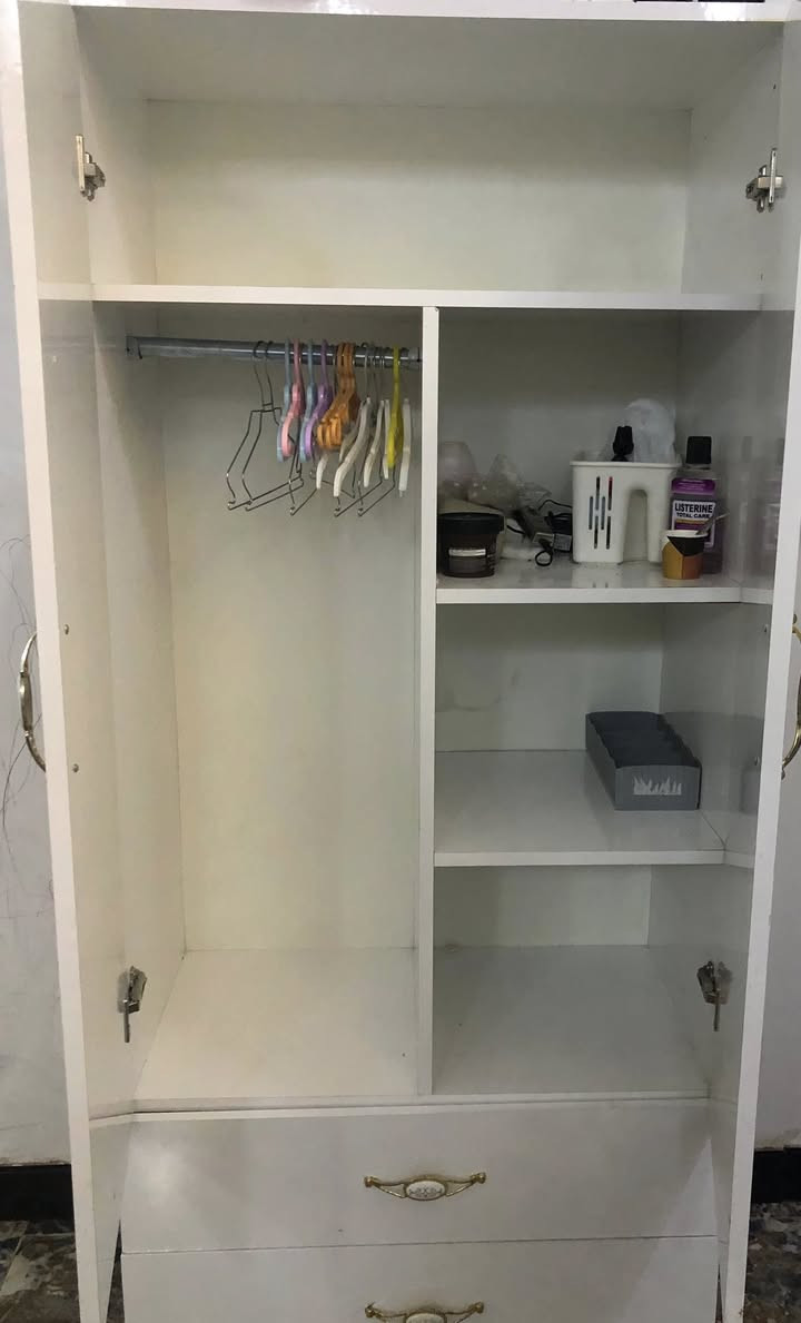 للبيع ثلخ جديد نضافه ١٠٠٪؜سعر ٣٥٠الف جربايه نفرين طابقين مع دواشك سعر ٧٥الف كاروك طفل كامل مع دوشك كامل ١٠٠الف جديد كنتور بابين جديد سعر ١٠٠الف 
***********
