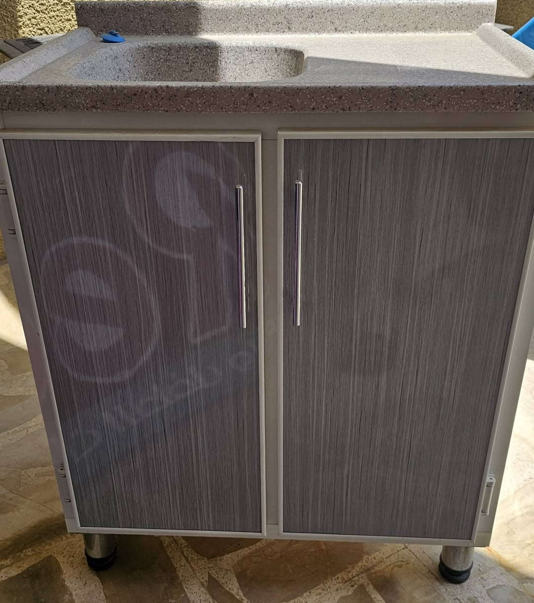 للبيع نظيف جدا جدا
ميز كاشير خشب hdf طول 110 عرض 60
سنك المنيوم مع بورسلين طول 80
عارضة تعاليك خشب hdf عرض 110 ارتفاع 240
المكان بغداد للتواصل  / ***********
