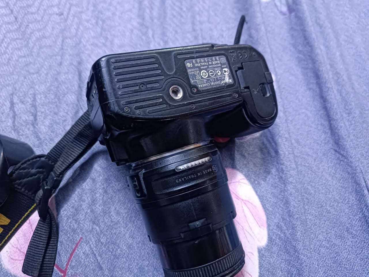 السلام عليكم كامره نيكون
ماعرف شنو معلومتها الكامره شغاله
وجنت اصور بيها صوره حلوه ودقه عاليه
ماعرف قبل فتره صورت بيها الصوره مالتها بيها غواش من تقرب زوم
المشكله بل اعدادت او غيرها ماعرف   اني ماعرف للاعدادت مع ثنين بطاريه وشاحنه 
الكامره معروضه175 وبيها مجال بسيط مكنها كربلاء موجود واتس اب و اتصل ***********
