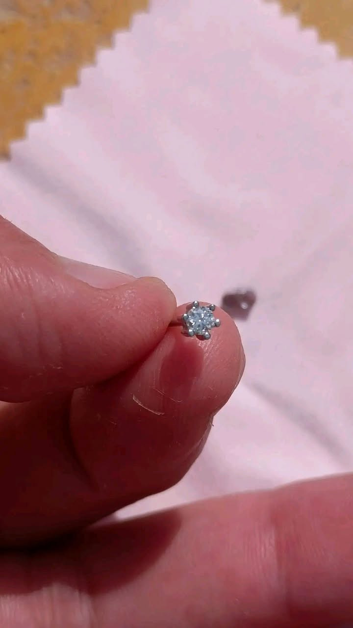 زوجين تراجي موسنات مع كارت مختومات قفل وتراجي 925 الماس الموسنايت يم اعلئ سعر


**إذا كنت صاحب هذا الإعلان وتريد حذفه لأي سبب، رجاءا أرسل رسالة إلى الدعم الفني**