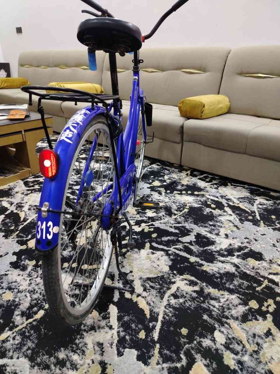 سلام عليكم بايسكل للبيع حجم 26
شركته سانتوس
البايسكل كامل ما ناقصه
السعر ب120 
العنوان سوق الشيوخ
الهاتف ***********
