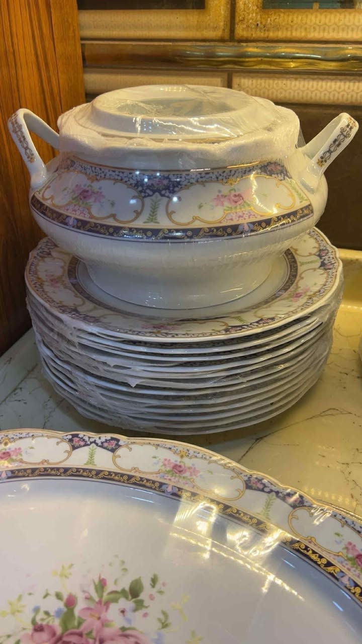 سيت مائدة كامل ٨٢قطعة غير مستخدم بورسلين مزخرف بالبلاتين يدخل غسالة صحون الاستفسار خاص


**إذا كنت صاحب هذا الإعلان وتريد حذفه لأي سبب، رجاءا أرسل رسالة إلى الدعم الفني**