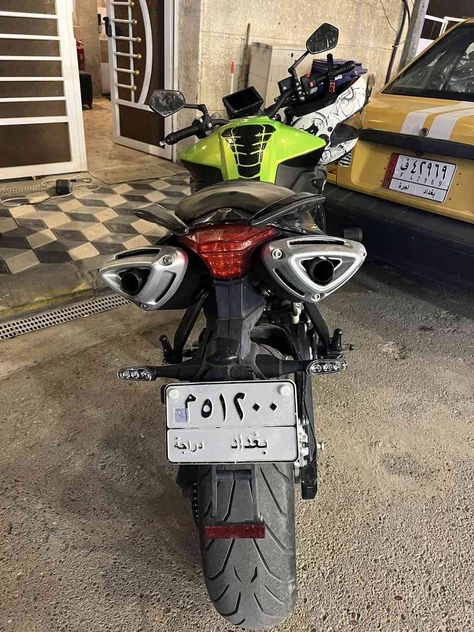 السلام عليكم دراجه بنلي مكينه 600 رقم و سنويه الدراجه ماشيه قليل اخت الزيرو النضافه كدامكم السعر
 المطلوب 70 ورقه و بيها مجال 💵 
مكان بغداد منصور 🏡 
رقم تلفون ☎️***********
