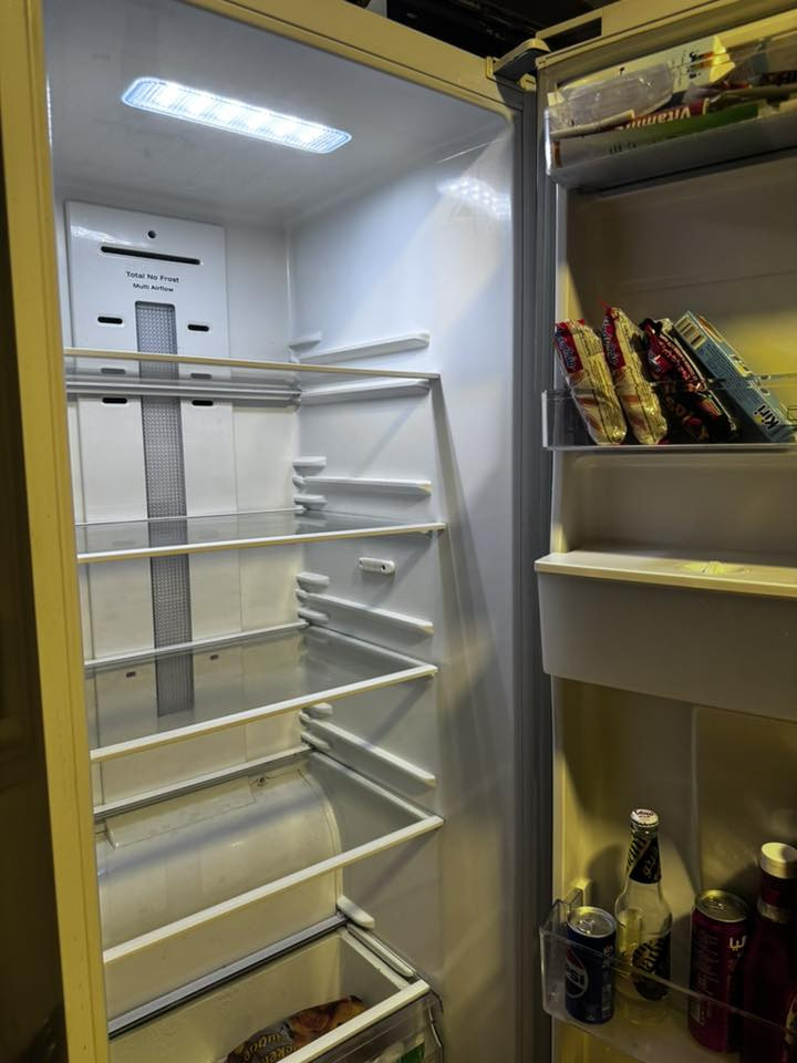 ثلاجة هايسنينس سوبر فريش نضام تبريد وبيها براد مي
السعر 300 ارتقاعها 200 سم
للاستفسار ***********
