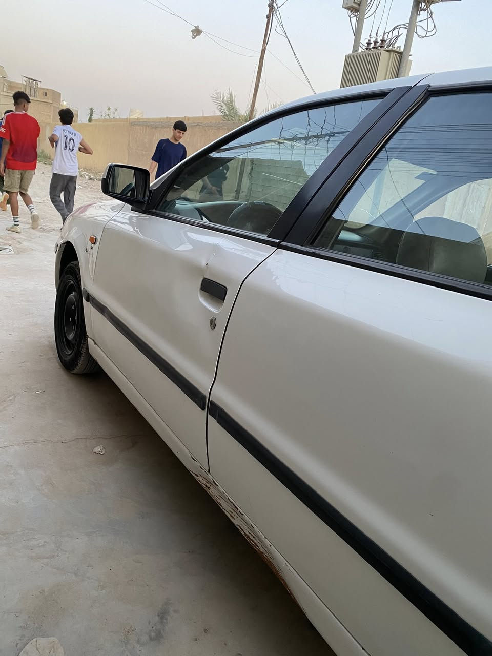 سمند للبيع 2009 خصوصي رقم بغداد سياره مكفوله كير مكينه حداديه بيهه فقط الباب الخلفي بي صبغ وعندك تكمه شويه بيهه مبينه عدك بصوره السعر 39 بيه مجال بسيط مكاني بغداد ناحيه لوحده قرب مجمع بسمايه الاستفسار ***********
