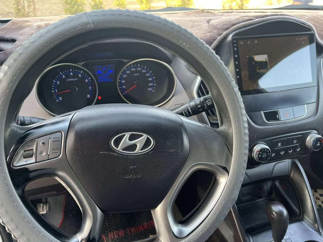 السلام عليكم ورحمة الله وبركاته…
توسان 2011
كير ومحرك شرط 
باب اليسار السائق مبدل بلادي 
قماره فتحه بانوراما 
كلها شغاله من الدعاميه للدعاميه
سياره حلوه وكاعده وتريدها خيال 
صدر نظيف جدا تايرات جديد
ماناقصها برغي والباقي بالصور 
السونار مرفق مع الصور شوف واقتنع وتدلل
رقم سليمانيه انگليزي تحويل ثاني يوم 

السعر 138 وبيها مجال حك الجيه
متواجد 
فيس 
واتساب 
اتصال 
***********
