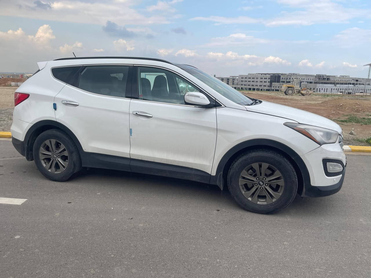 🛑 ملاحظة: كلشي مؤشر عليها بصورة نقطة بنقطة 
🛑ايرباك سائق طاگ فقط , وبونت ماشر عليها معدل تعديل بارد فقط والبقية مؤشرات رؤوس اقلام

🚗 Hyundai Santa Fe 2016 للبيع – بانوراما فول مواصفات
🔹 الموديل: 2016
🔹 النوع: سنتافي
🔹 الحالة: نظيف جداً (جاهز للاستخدام)
🔹 العداد: 207 ألف كم
✨ المواصفات:
✔️ بانوراما (فتحة سقف كاملة)
✔️ فول مواصفات
✔️ محرك 4 سلندر 
✔️ قير أوتوماتيك
✔️ شاشة + كاميرا خلفية
✔️ حساسات
✔️ تبريد وتدفئة
✔️ نظام ECO لتوفير الوقود
✔️ دفع (حسب الفئة)
✔️ 7 ركاب – سيارة عائلية مريحة
Kbb.com
🛠️ الحالة:
مكينة و قير بحالة ممتازة
لا يحتاج صرف
استخدام يومي ومرتاح
⛽ اقتصادية نسبياً بالوقود
Edmunds
📍 الموقع: (نينوى)
💰 السعر: (انطي سعر ) وقابل للتفاوض
📞 للتواصل: (اكتب سعر انا اردلك)


**إذا كنت صاحب هذا الإعلان وتريد حذفه لأي سبب، رجاءا أرسل رسالة إلى الدعم الفني**